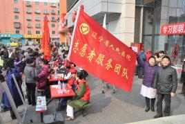 省人民医院开展学郭名义、做当代雷锋志愿者服务活动