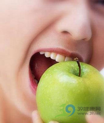 谁说要洗牙？亮白牙齿吃出来
