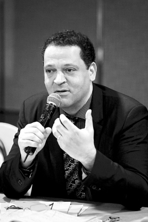 “我们已经跃过专利悬崖”——访赛诺菲亚洲区高级副总裁龙贤礼博士