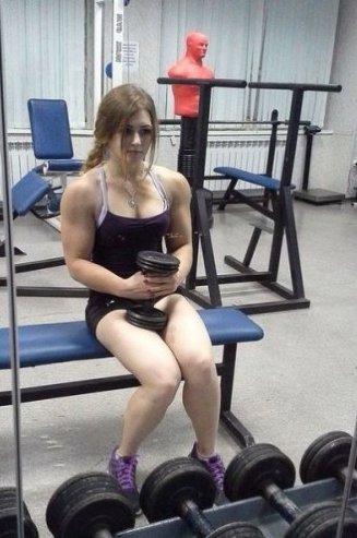 俄17岁萌女 天使面孔猛男身材