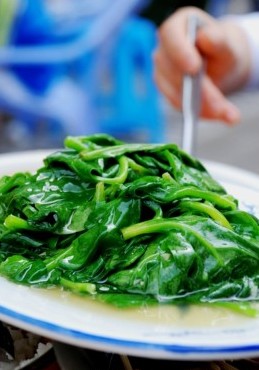 上班族带饭须知：绿叶菜微波加热可致癌
