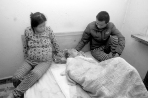 男孩放弃上高中照顾生病母亲和姥姥