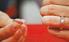 男子在患白血病女友弥留之际求婚