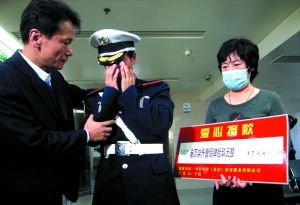 保安排队验血救助命危白血病少女