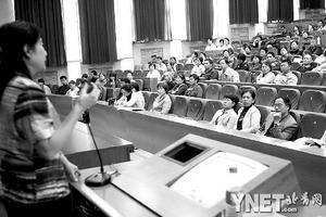 新生报到家长先上课 专家讲述大学生性心理