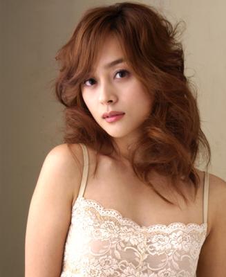4招打理出夏季蓬松卷发