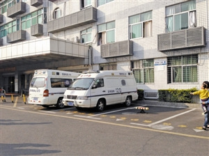 野鸡救护车医院狂揽生意 任意定价无部门监管