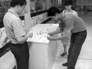 北京市民遭蜱虫咬伤夜诊难 自己用烟头将虫烫出