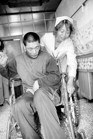 居家托养服务走进残疾人家中