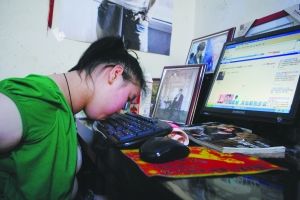 脑瘫女孩用嘴唇打字写出20万字小说