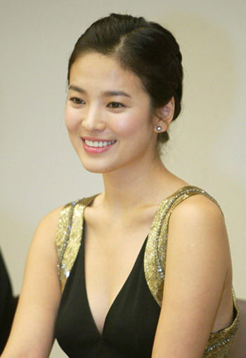 韩国女明星钟爱美白护理