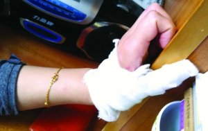 南京一女子闯入曾经剖腹产子医院刺伤护士