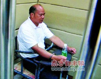 离院精神病人闯进医院 杀院长未遂刺死两医生