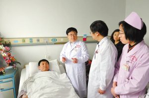 一幅改革创新的壮美画卷——记河南省新乡市中心医院党委书记、院长谢振斌