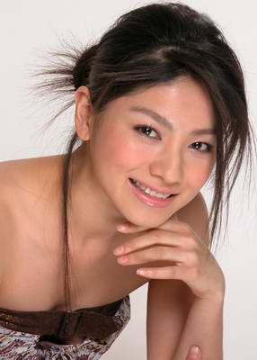 19位美女明星盘发风情比拼