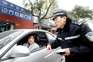 北京：排队等车位 协和医院门口遇堵