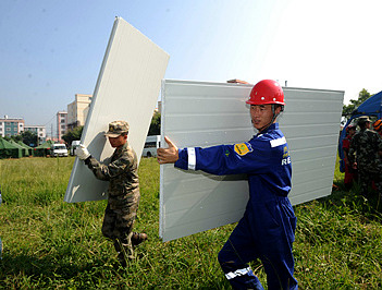 震区板房小学开建