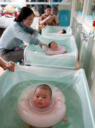 BB学游泳有利于大脑发育