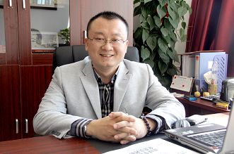 胡清：在传统与现代中找支点