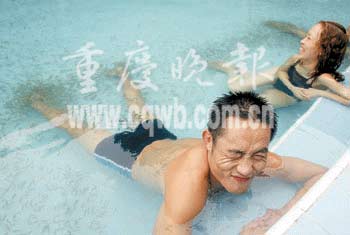 土耳其医生鱼游进重庆 可治疗皮肤病