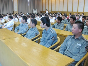 我校举办“消防安全培训”主题教育讲座