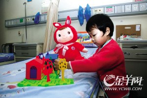 “多心眼”女童“补眼”成功