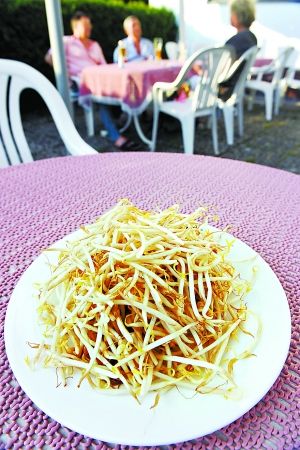 不是黄瓜，是豆芽？