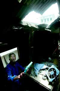 老太从20楼坠下砸穿屋顶砸伤熟睡老大爷