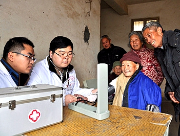 寒冬义诊到农家