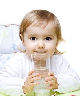 一杯温开水6大保健功效 解酒效果佳