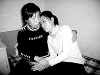 43岁姐姐照顾植物人妹妹20年至今单身