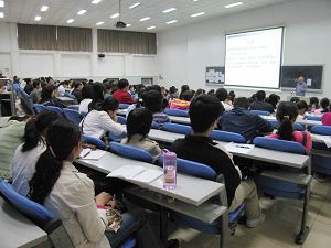 基础医学院举办08年研究生培养系列讲座第五讲