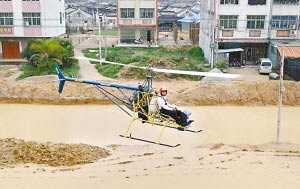 汕头男子花7万元自制直升机