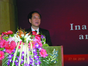 韩启德：中国卫生事业发展仍面临严峻挑战