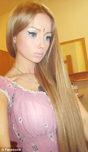 乌克兰女孩整容成“真人芭比”