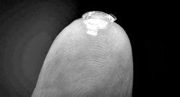 加拿大发明仿生镜片10秒内可恢复视力