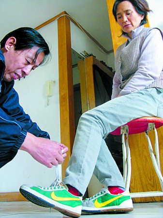丈夫细心呵护患红斑狼疮病妻18载