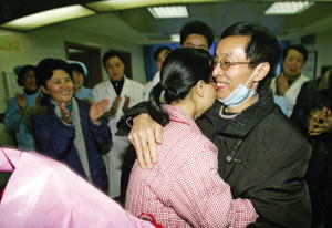 妻子偷做血型检查后捐肝救治丈夫