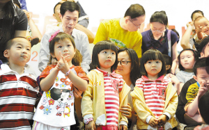 早产儿感谢“天使妈妈”