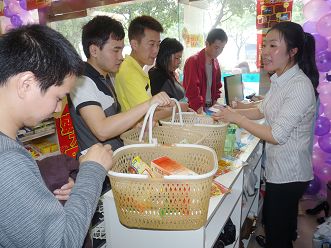 PK 商超 药店胜算几何