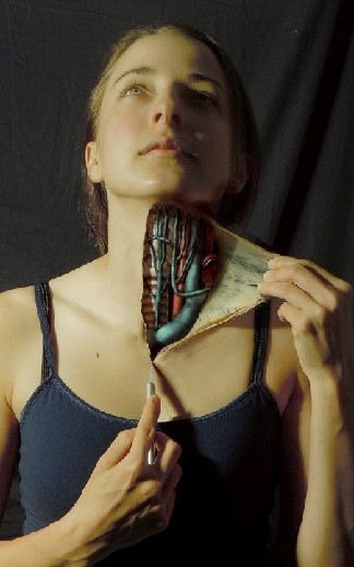 惊悚！“血淋淋”的人体解剖图