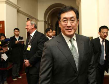 周一岳强调港府会检讨药物监管制度 或追究责任
