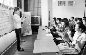 图书馆设立“手语角”活动日