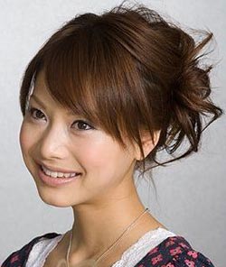 2步骤 打造小女人味的盘发