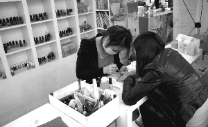 工具不消毒不分类 美甲店卫生状况堪忧