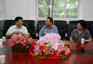 市委教育工委常务副书记张建明慰问我校杨凤池教授