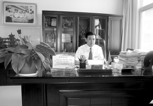 让群众满意是院长的首责——记全国优秀院长陕西省延安市人民医院郝建东