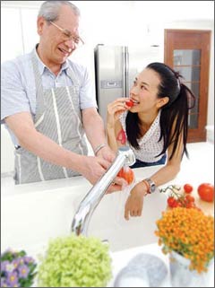 视觉：美人靓汤 莫文蔚的健美汤饮