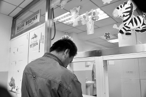 已有两孩子母亲再产三胞胎 面临治疗费难题