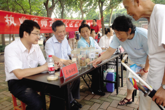 执业药师走进社区
